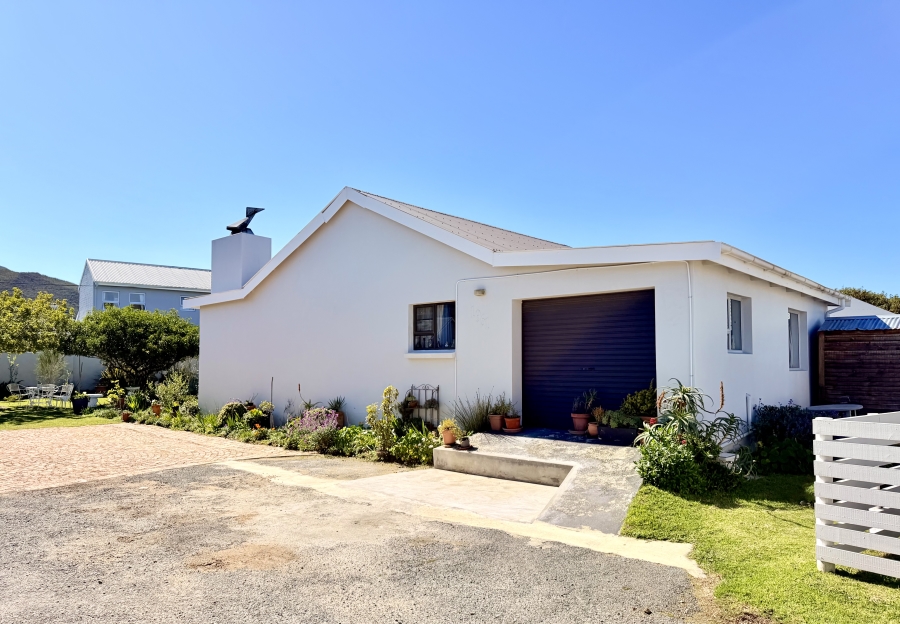 2 Bedroom Property for Sale in Sandbaai Western Cape